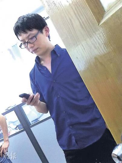 羅斌一名不願透露姓名的碩士生表示,羅有逾30年法醫經驗,而法醫報告有專業知識及操守,「必須經得起國家法治的考驗」。(明報記者攝) 羅斌一名不願透露姓名的碩士生表示,羅有逾30年法醫經驗,而法醫報告有專業知識及操守,「必須經得起國家法治的考驗」。(明報記者攝)
