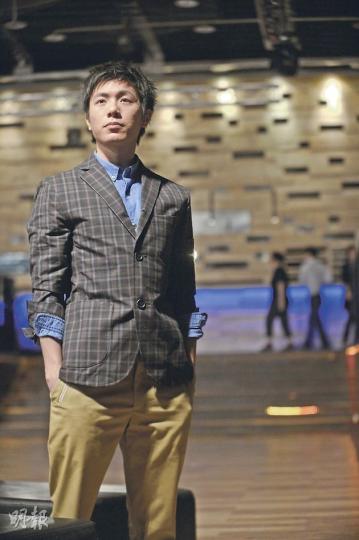 韋禮安去年成為爆紅的新人,唱作作品大受歡迎。(攝影/記者﹕魏幼芳、楊安莉、劉永銳、黃梓烜) 嚴爵出生於醫學世家,但他卻選擇了用音樂為大家治療心靈。(攝影/記者﹕魏幼芳、楊安莉、劉永銳、黃梓烜) 當兵一年多,韋禮安學會跟不同類型的觀眾用音樂去溝通,學習不少臨場反應。(攝影/記者﹕魏幼芳、楊安莉、劉永銳、黃梓烜) 嚴爵對自己的創作很有自信,對唱功卻覺得必須要好好再磨練。(攝影/記者﹕魏幼芳、楊安莉、劉永銳、黃梓烜) 韋禮安幫師姐范瑋琪創作過不少動人歌曲。(攝影/記者﹕魏幼芳、楊安莉、劉永銳、黃梓烜) 韋禮安去年成為爆紅的新人,唱作作品大受歡迎。(攝影/記者﹕魏幼芳、楊安莉、劉永銳、黃梓烜) 嚴爵出生於醫學世家,但他卻選擇了用音樂為大家治療心靈。(攝影/記者﹕魏幼芳、楊安莉、劉永銳、黃梓烜) 當兵一年多,韋禮安學會跟不同類型的觀眾用音樂去溝通,學習不少臨場反應。(攝影/記者﹕魏幼芳、楊安莉、劉永銳、黃梓烜) 嚴爵對自己的創作很有自信,對唱功卻覺得必須要好好再磨練。(攝影/記者﹕魏幼芳、楊安莉、劉永銳、黃梓烜) 韋禮安幫師姐范瑋琪創作過不少動人歌曲。(攝影/記者﹕魏幼芳、楊安莉、劉永銳、黃梓烜)