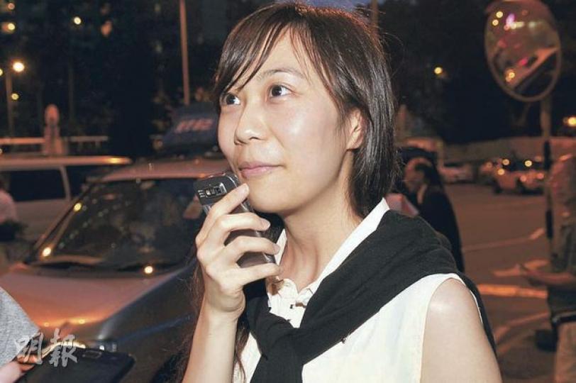 嘉隆苑住客何小姐指出，大廈管理公司未有提及屋苑範圍曾發生風化案，認為管理公司有責任盡快通知居民提防。（衛永康攝） 任職醫院文員的譚小姐對區內風化案感到驚慌，表示會減少出夜街，希望警方會加強巡邏。（衛永康攝）
