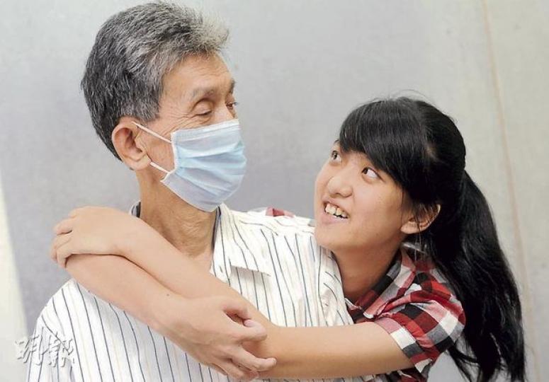 2012年——沒有媽媽的日子,楊振農充當「200分」父親,女兒旅秀從不覺有缺失。(尹錦恩攝) 2012年——沒有媽媽的日子,楊振農充當「200分」父親,女兒旅秀從不覺有缺失。(尹錦恩攝)
