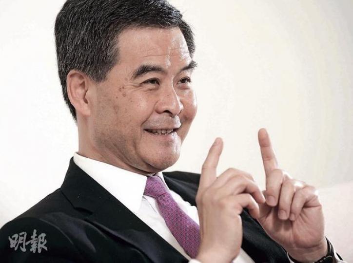 候任特首梁振英﹕「我要求行會非官守成員,正如要求問責團隊一樣,落區。」(余俊亮攝) 候任特首梁振英﹕「我要求行會非官守成員,正如要求問責團隊一樣,落區。」(余俊亮攝)