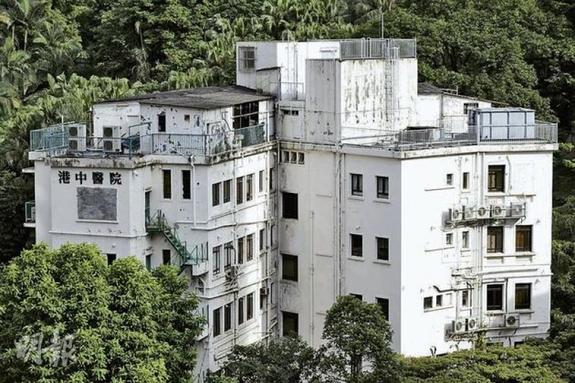 位於中環下亞厘畢道的港中醫院,屬聖公會「主教山」保育建築群之一,高院昨循簡易程序裁定聖公會可收回醫院地皮。(何家達攝) 聖公會教省秘書長管浩鳴表示,裁決「伸張正義,還兩位主教一個清白」,亦透露聖公會收地後會在原址興建非牟利醫院,料最快於4年後完工。(余俊亮攝) 位於中環下亞厘畢道的港中醫院,屬聖公會「主教山」保育建築群之一,高院昨循簡易程序裁定聖公會可收回醫院地皮。(何家達攝) 聖公會教省秘書長管浩鳴表示,裁決「伸張正義,還兩位主教一個清白」,亦透露聖公會收地後會在原址興建非牟利醫院,料最快於4年後完工。(余俊亮攝)
