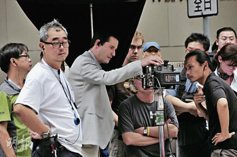 奇洛自導自演《太極俠》,對拍攝一絲不苟。(攝影/記者﹕梁迺楠) 奇洛李維斯拍《太極俠》動用名車Bugatti拍攝。(攝影/記者﹕梁迺楠) 莫文蔚晨早到拍攝現場準備開工。(攝影/記者﹕梁迺楠) 未埋位時,奇洛李維斯很親民,跟粉絲合照。(攝影/記者﹕梁迺楠) 奇洛自導自演《太極俠》,對拍攝一絲不苟。(攝影/記者﹕梁迺楠) 奇洛李維斯拍《太極俠》動用名車Bugatti拍攝。(攝影/記者﹕梁迺楠) 莫文蔚晨早到拍攝現場準備開工。(攝影/記者﹕梁迺楠) 未埋位時,奇洛李維斯很親民,跟粉絲合照。(攝影/記者﹕梁迺楠)