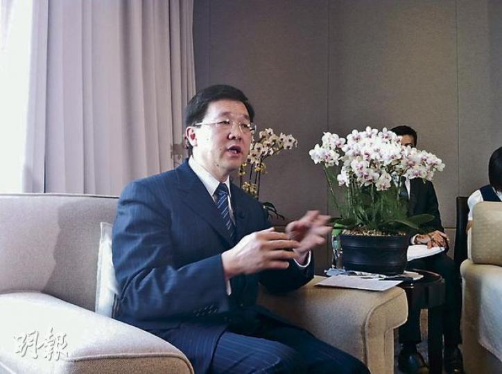 政務司長林瑞麟被議員形容為「人肉錄音機」,他在與傳媒臨別茶敘時回應這稱呼,將當年在立法會對該稱呼的回應再讀一遍,指議員如果認為用錄音機可應付,便是貶低自己。(周展鴻攝) 政務司長林瑞麟被議員形容為「人肉錄音機」,他在與傳媒臨別茶敘時回應這稱呼,將當年在立法會對該稱呼的回應再讀一遍,指議員如果認為用錄音機可應付,便是貶低自己。(周展鴻攝)