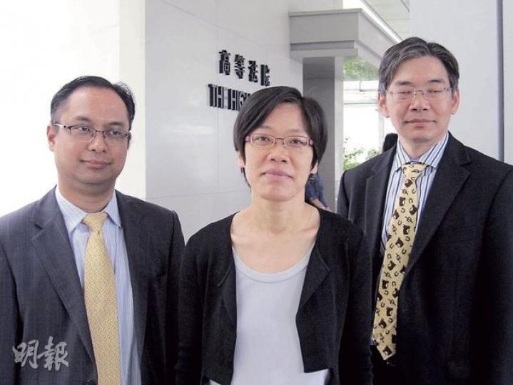 仍與醫管局纏訟的醫生蘇勇柏(左起)、蔡自怡及梁家騮,分別向醫管局索償10萬、100萬及200萬元。(黃景怡攝) 仍與醫管局纏訟的醫生蘇勇柏(左起)、蔡自怡及梁家騮,分別向醫管局索償10萬、100萬及200萬元。(黃景怡攝)