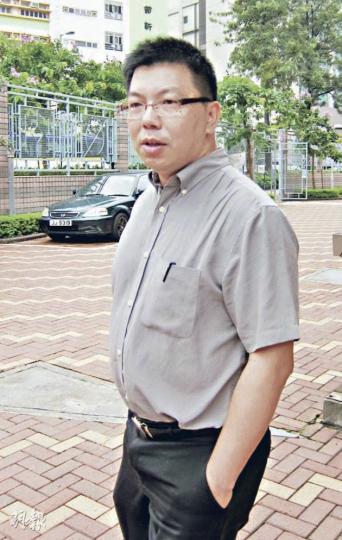 踏單車上班的李廷傑逆線行駛,單車手把碰跌老婦,傷者事後不治。李昨日認罪後被判囚4月。被告獲僱主保證,出獄後獲續聘保住飯碗。(林綺琪攝) 踏單車上班的李廷傑逆線行駛,單車手把碰跌老婦,傷者事後不治。李昨日認罪後被判囚4月。被告獲僱主保證,出獄後獲續聘保住飯碗。(林綺琪攝)