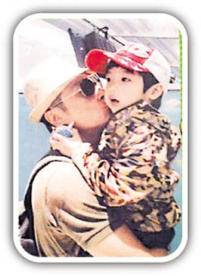 吳鎮宇現在有子萬事足。(微博圖片) 吳鎮宇現在有子萬事足。(微博圖片)