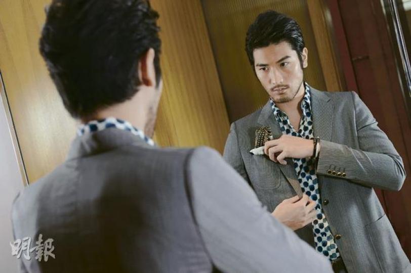 滿面鬍鬚是Godfrey的標記,為他增添不少男人味。(攝影/記者﹕楊安莉、黃梓烜)初出道的高以翔沒有留鬚,一臉稚氣。(微博圖片) 滿面鬍鬚是Godfrey的標記,為他增添不少男人味。(攝影/記者﹕楊安莉、黃梓烜)初出道的高以翔沒有留鬚,一臉稚氣。(微博圖片)