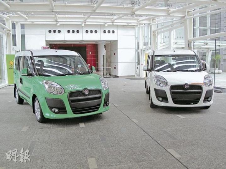 汽車代理公司和的士司機從業員總會合作引入意大利電動車,電動的士(左)車身較傳統的士長,可做到「零噪音、零污染」。(莫凱琳攝) 汽車代理公司和的士司機從業員總會合作引入意大利電動車,電動的士(左)車身較傳統的士長,可做到「零噪音、零污染」。(莫凱琳攝)