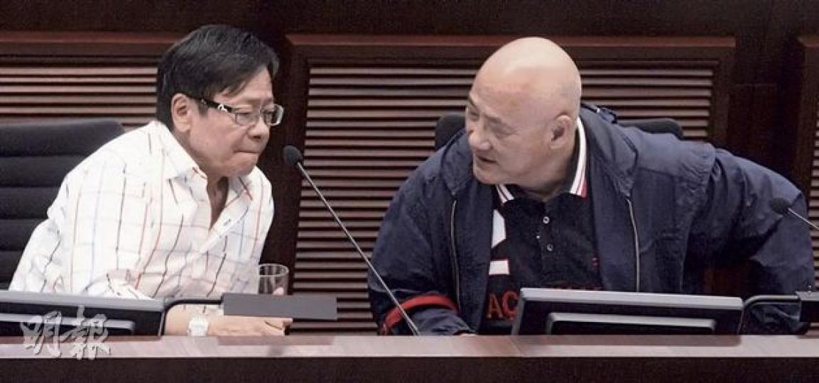 人民力量黃毓民(左)表明會爭取在多項法案發言,務求令重組的決議案不能在今個立法會期內完成審議。右為陳偉業。(余俊亮攝) 人民力量黃毓民(左)表明會爭取在多項法案發言,務求令重組的決議案不能在今個立法會期內完成審議。右為陳偉業。(余俊亮攝)