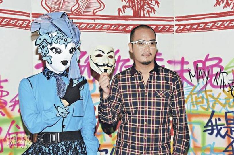 網台主持人黃洋達(右)開騷,還請來網絡創作歌手龍小菌(左)擔任表演嘉賓。(攝影/記者:梁榮達) 網台主持人黃洋達(右)開騷,還請來網絡創作歌手龍小菌(左)擔任表演嘉賓。(攝影/記者:梁榮達)