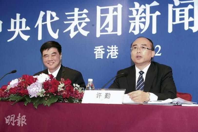 國家發改委副主任張曉強（左）及深圳市市長許勤（右）昨在香港舉行新聞會，公布前海合作區的發展內容，包括將合資格企業的所得稅率降至15%，及讓本港專才直接到前海服務。（葉思雅攝）