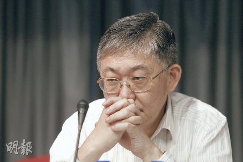 施永青批評曾蔭權沒從八萬五政策中汲取教訓，房屋及土地政策的失誤導致社會分化，促使地產霸權出現。（李澤彤攝） 黃友嘉期望政府不要再以不干預自由市場為藉口，反而應該在經濟政策上有所作為，改善民生。（李澤彤攝）