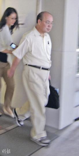 醫生李毅榮被老父指侵吞物業及資產。（黃景怡攝） 現年81歲的李官穩與妻子培養多名專業人士兒子，但最終要與醫生兒子對簿公堂。（黃景怡攝）