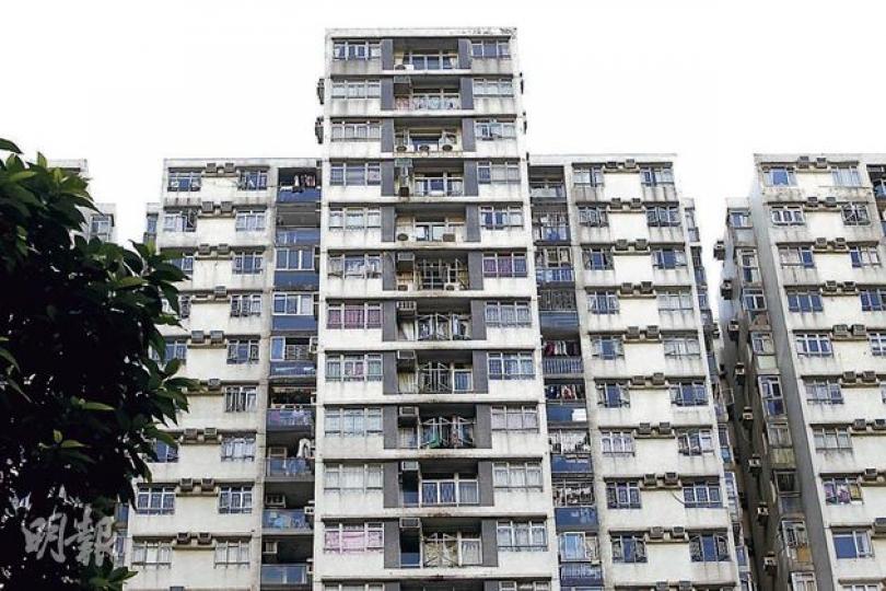 麥齊光與曾景文在1986年購買北角城市花園兩個高層對海單位,兩個單位先後於1990和1992年出售,樓價相差逾百萬元。圖中為涉事大廈城巿花園。(李紹昌攝) 麥齊光與曾景文在1986年購買北角城市花園兩個高層對海單位,兩個單位先後於1990和1992年出售,樓價相差逾百萬元。圖中為涉事大廈城巿花園。(李紹昌攝)