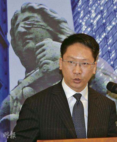 律政司長袁國強昨日主持「檢控周」開幕，他致辭表示律政司會繼續以公平、恰當和專業的態度作出檢控決定。（李紹昌攝）（明報製圖）