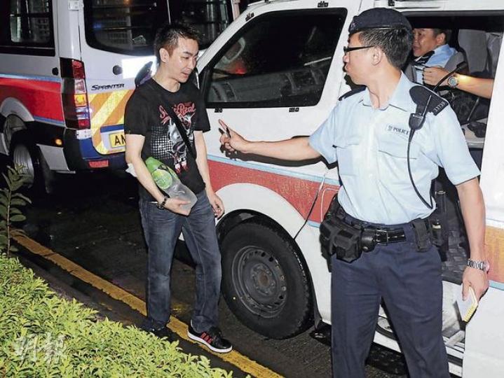 遇襲男子送院時喃喃自語，並指罵在場記者。（蔡方山攝）