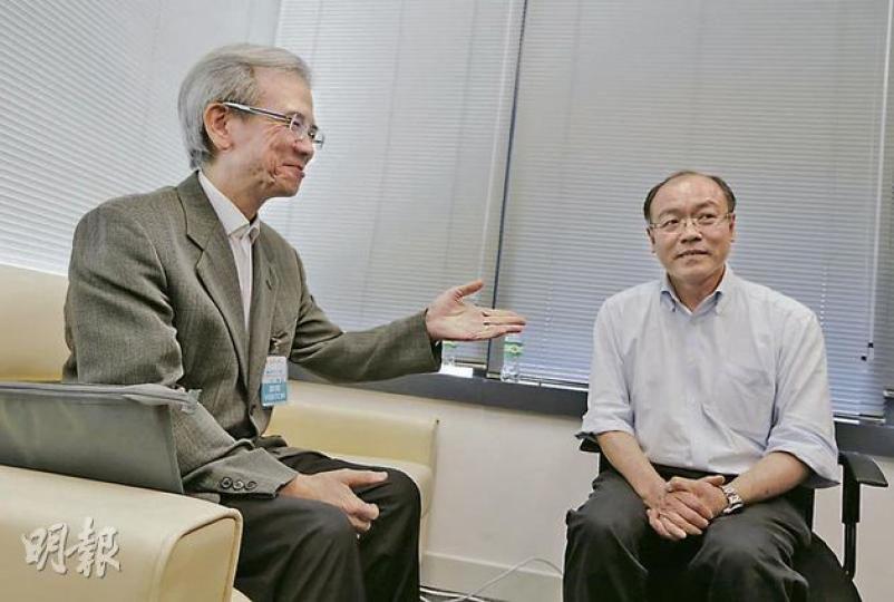 平機會主席林煥光（左）昨與委員馮檢基（右）會面，馮檢基會後表明，林仍未能說服他同時出任平機會和行會召集人沒角色衝突，強調若林堅持出任，他便會辭職。（李澤彤攝）
