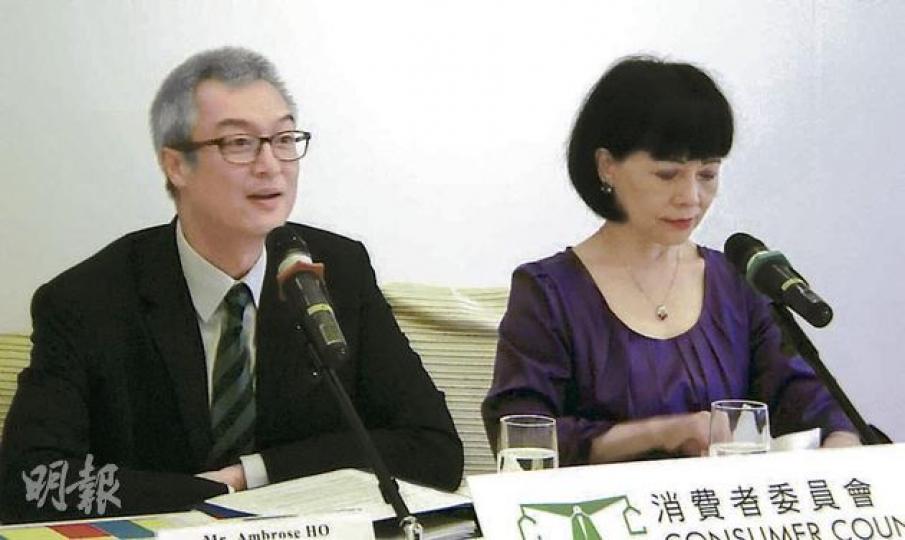 今年上半年團購投訴大幅上升，消委會副主席何沛謙（左）與總幹事劉燕卿（右）期望《商品說明條例》修訂草案立法後，可有助規管。（梁杏怡攝）