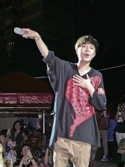 李蘢怡因音響中途失效被迫清唱，最後更決定重唱一次。（攝影/記者﹕孫慧莊）
