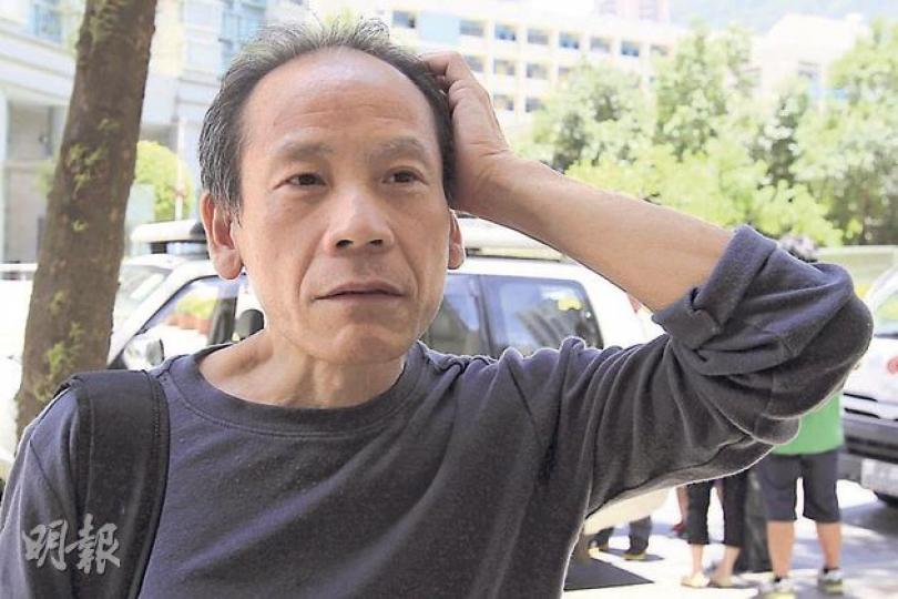 鄧漢傑餵飼流浪貓的「任務」，即使在昨日判刑前亦未有改變，他昨仍堅持清晨5時許出動餵貓。（郭慶輝攝）
