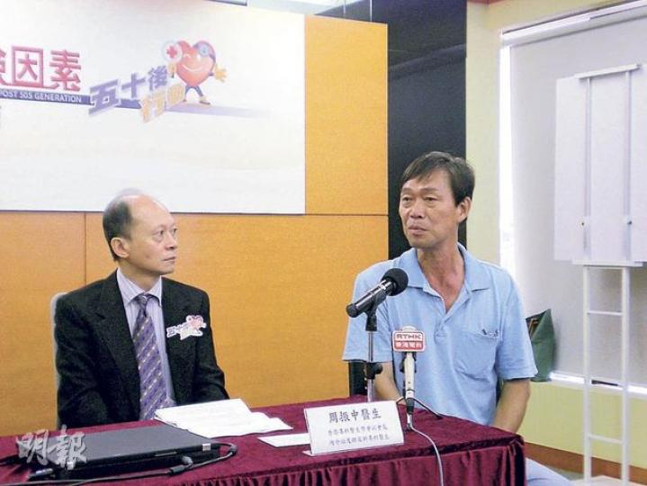 62歲的吳競榮（右）早年為養家經常超時工作，致睡眠不足，加上飲食習慣不佳終患上心臟病，糖尿及內分泌科專科醫生周振中（左）表示，在職人士若睡不足6小時，患心血管病風險較睡8小時者高4.5倍。（梁杏怡攝）