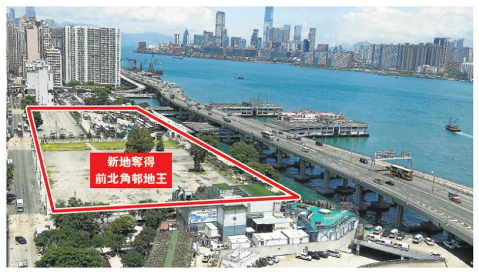 前北角邨東面商住地王(紅框內)位處臨海地段,由新地擊敗北角「地膽」長實等一眾發展商奪標。(李紹昌攝) (明報製圖) 前北角邨東面商住地王(紅框內)位處臨海地段,由新地擊敗北角「地膽」長實等一眾發展商奪標。(李紹昌攝) (明報製圖)