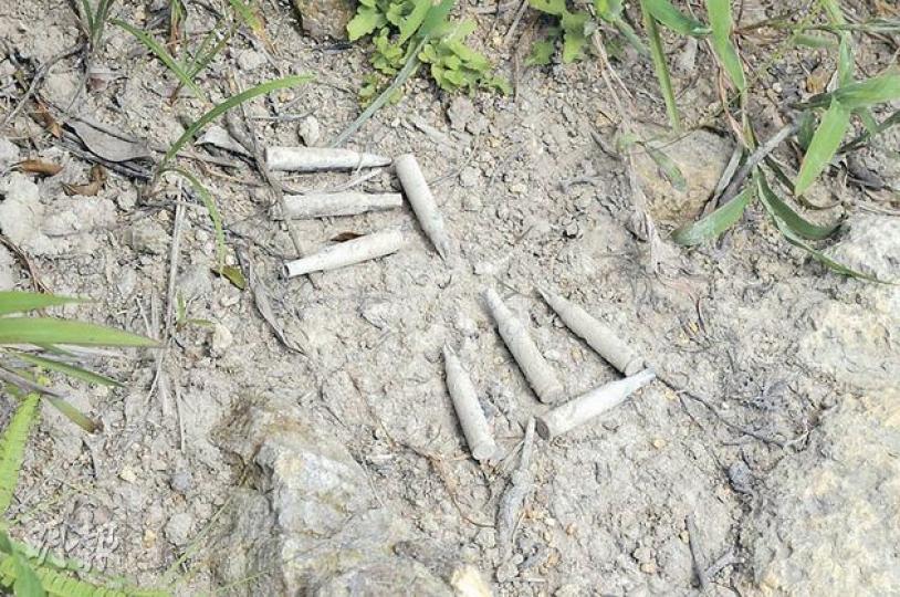 行山客於西貢萬宜水庫發現13粒步槍子彈，疑是英軍留下。（蔡方山攝）