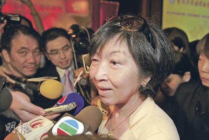 行政會議成員羅范椒芬表示,麥齊光事件是個人操守問題,與政府無關,又指他辭職是「明智之舉」。(郭慶輝攝)曾表示「百分百信任」麥齊光的政務司長林鄭月娥,昨日出席廣東社團總會的酒會,離開時沒有回應記者提問,只低頭沉默。(郭慶輝攝)(明報製圖)(明報製圖) 行政會議成員羅范椒芬表示,麥齊光事件是個人操守問題,與政府無關,又指他辭職是「明智之舉」。(郭慶輝攝)曾表示「百分百信任」麥齊光的政務司長林鄭月娥,昨日出席廣東社團總會的酒會,離開時沒有回應記者提問,只低頭沉默。(郭慶輝攝)(明報製圖)(明報製圖)