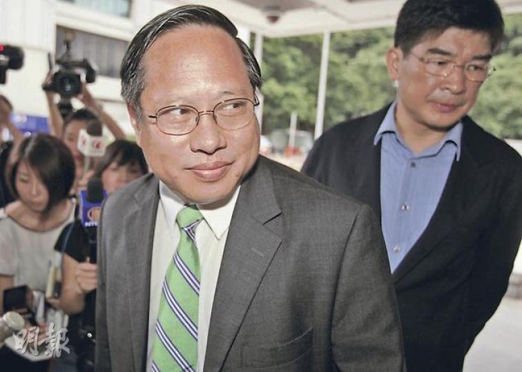 何俊仁(前)除了申請司法覆核外,亦以選舉參選人身分提出選舉呈請,務求「全方位」推翻選舉結果,他昨與單仲偕(右)一起到庭。(郭慶輝攝)梁國雄指梁振英選舉期間作失實聲明,有違「廉潔奉公」的特首條件,申請司法覆核。(郭慶輝攝) 何俊仁(前)除了申請司法覆核外,亦以選舉參選人身分提出選舉呈請,務求「全方位」推翻選舉結果,他昨與單仲偕(右)一起到庭。(郭慶輝攝)梁國雄指梁振英選舉期間作失實聲明,有違「廉潔奉公」的特首條件,申請司法覆核。(郭慶輝攝)
