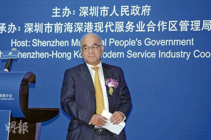新世界主席鄭家純昨日出席前海招商推介會時表示,有意在前海投資商業地產及金融業,但要等當局公布有關發展細節,才會有最後決定。(尹錦恩攝) 新世界主席鄭家純昨日出席前海招商推介會時表示,有意在前海投資商業地產及金融業,但要等當局公布有關發展細節,才會有最後決定。(尹錦恩攝)