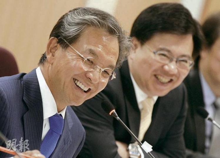 電影發展局主席蘇澤光(左)表示,本港電影業在七八十年代最興盛,希望新措施可重振電影業。右為基金審核委員會召集人王英偉。(余俊亮攝) (明報製圖) 電影發展局主席蘇澤光(左)表示,本港電影業在七八十年代最興盛,希望新措施可重振電影業。右為基金審核委員會召集人王英偉。(余俊亮攝) (明報製圖)