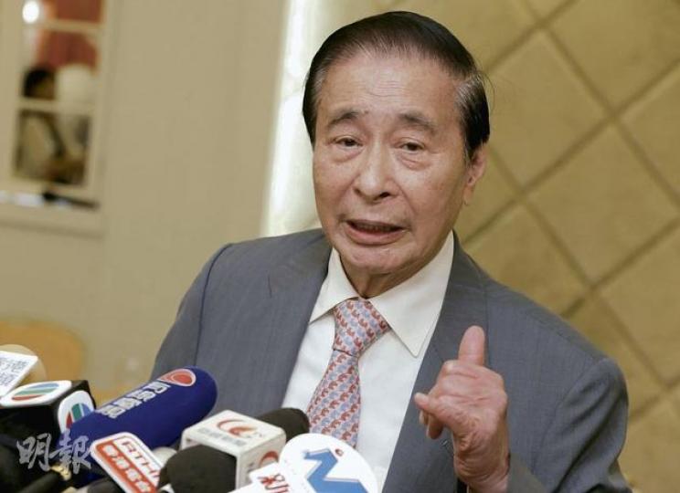 「四叔」李兆基認為新地兩個第三代知識多而且長進,新地的未來發展沒問題。(李澤彤攝) 「四叔」李兆基認為新地兩個第三代知識多而且長進,新地的未來發展沒問題。(李澤彤攝)