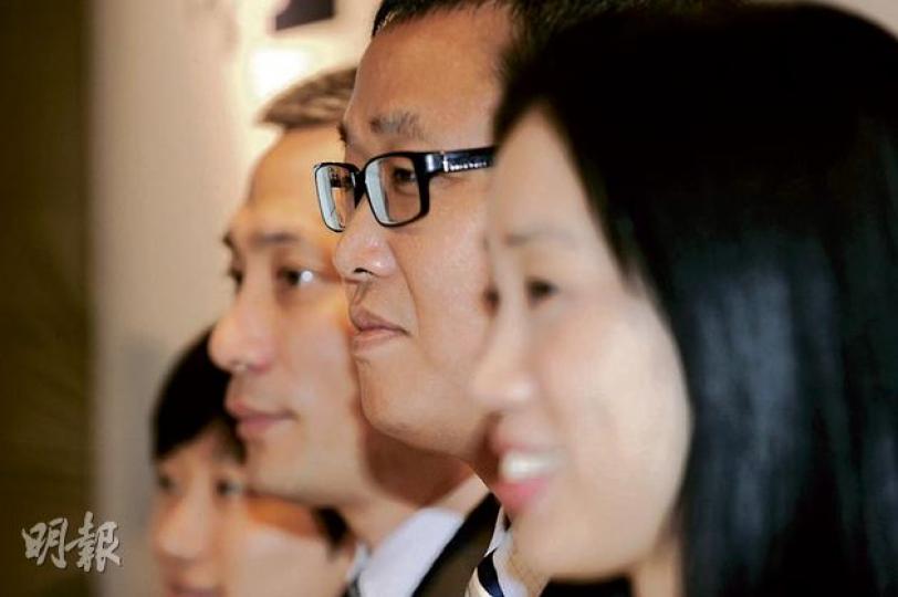 易方達資產管理常務董事林永森(右二)表示,內地投資者對港股ETF認知需時,市場對易方達所發行的兩隻港股ETF的初步反應「還可以」,公司預計最快8月可來港建倉。 (劉焌陶攝) 易方達資產管理常務董事林永森(右二)表示,內地投資者對港股ETF認知需時,市場對易方達所發行的兩隻港股ETF的初步反應「還可以」,公司預計最快8月可來港建倉。 (劉焌陶攝)