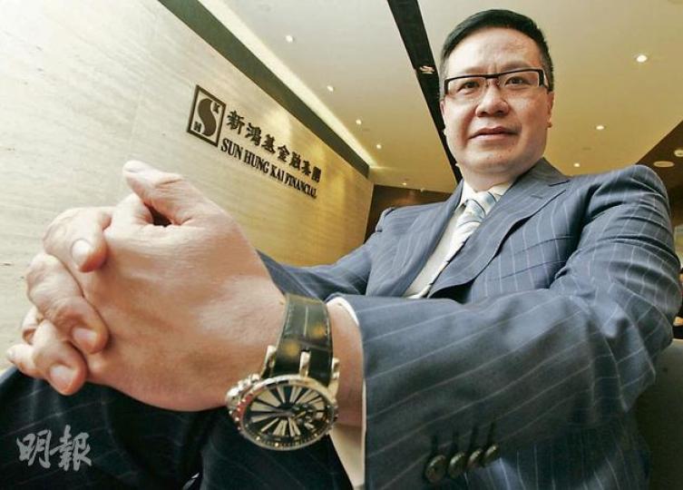 從事證券行業超過27年,新鴻基金融唐登坦言曾面對過不少逆境,但從每個艱難中都可累積經驗,有助日後面對新的挑戰。(李紹昌攝) 從事證券行業超過27年,新鴻基金融唐登坦言曾面對過不少逆境,但從每個艱難中都可累積經驗,有助日後面對新的挑戰。(李紹昌攝)