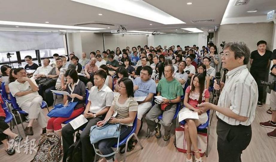 教協昨舉辦國民教育座談會時座無虛席,不少教師發言時大吐苦水,對未來要教授國民教育表示感到憂慮。(李澤彤攝) 教協昨舉辦國民教育座談會時座無虛席,不少教師發言時大吐苦水,對未來要教授國民教育表示感到憂慮。(李澤彤攝)