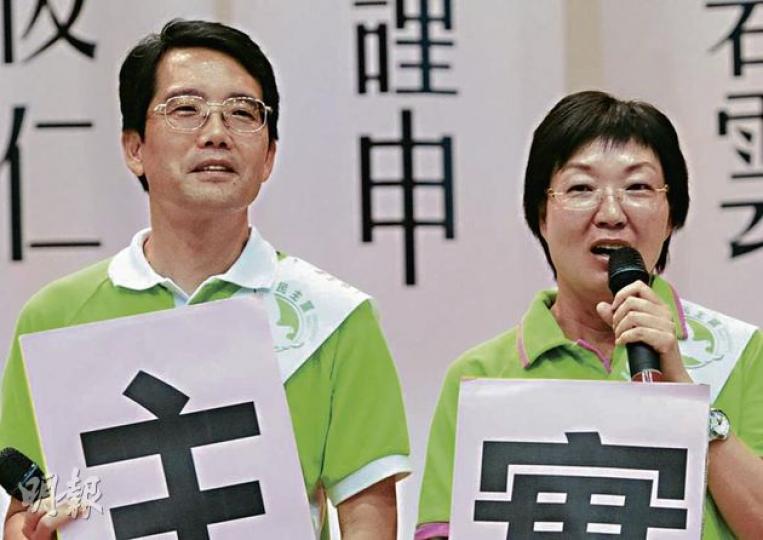出任元朗區議員逾20年的前立法局議員黃偉賢,將出山排在陳樹英名單的第二名,冀鞏固民主黨於新界西的基本盤,抗衡公民黨余若薇的明星效應。(尹錦恩攝) 出任元朗區議員逾20年的前立法局議員黃偉賢,將出山排在陳樹英名單的第二名,冀鞏固民主黨於新界西的基本盤,抗衡公民黨余若薇的明星效應。(尹錦恩攝)