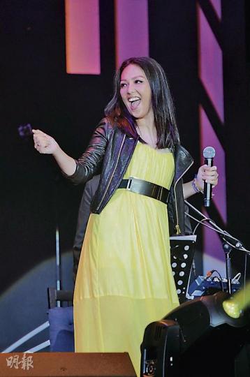 成功完成3場演唱會,衞蘭攬着母親合照。(攝影﹕鍾偉茵)
成功完成3場演唱會,衞蘭攬着母親合照。(攝影﹕鍾偉茵)