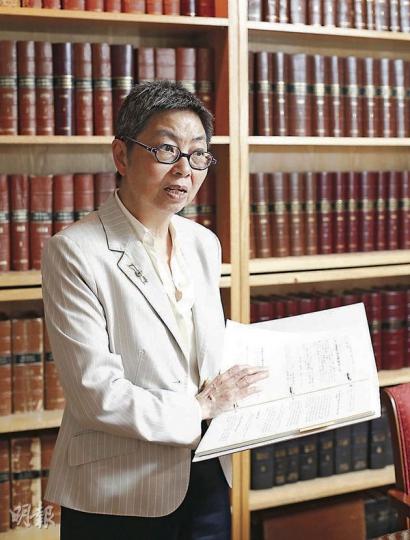 公民黨立法會法律界議員吳靄儀從政多年,極力捍衛她手執的立法會《議事規則》。她預計,若泛民無法力保關鍵少數,建制派在下屆立法會勢要求大幅收緊《議事規劃》,剝削議會的監察權。(李澤彤攝) 公民黨立法會法律界議員吳靄儀從政多年,極力捍衛她手執的立法會《議事規則》。她預計,若泛民無法力保關鍵少數,建制派在下屆立法會勢要求大幅收緊《議事規劃》,剝削議會的監察權。(李澤彤攝)