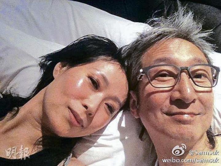 葉童的牀照被丈夫陳國熹上載至微博。(微博圖片) (微博圖片) 葉童的牀照被丈夫陳國熹上載至微博。(微博圖片) (微博圖片)