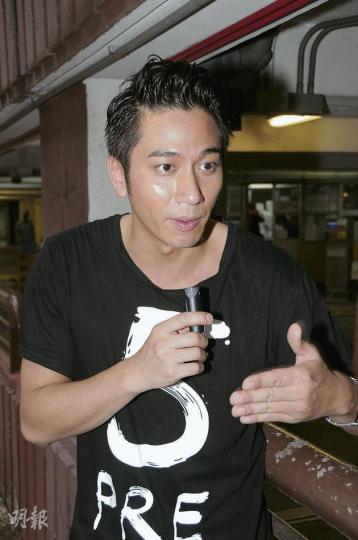 吳卓羲不否認給富家小姐發情慾短訊,但強調兩人沒有拍拖。(攝影:劉永銳、李維隆) 張馨予於微博曬在吳卓羲家中作客的照片,令富家小姐醋意大發。(微博圖片) 吳卓羲不否認給富家小姐發情慾短訊,但強調兩人沒有拍拖。(攝影:劉永銳、李維隆) 張馨予於微博曬在吳卓羲家中作客的照片,令富家小姐醋意大發。(微博圖片)