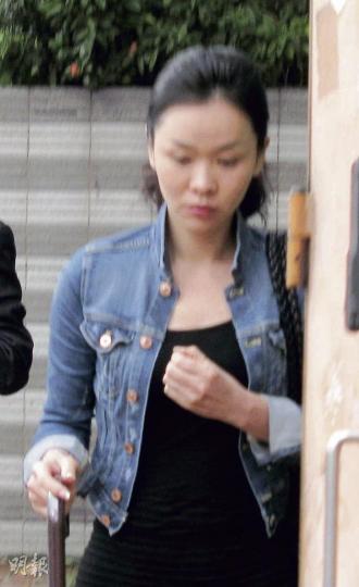 28歲的事主陳小娥昨被辯方盤問時說,遲遲不找律師搞離婚,是想給丈夫機會,但最終不想糾纏下去,遂決心離婚。(丁灝嵐攝) 28歲的事主陳小娥昨被辯方盤問時說,遲遲不找律師搞離婚,是想給丈夫機會,但最終不想糾纏下去,遂決心離婚。(丁灝嵐攝)
