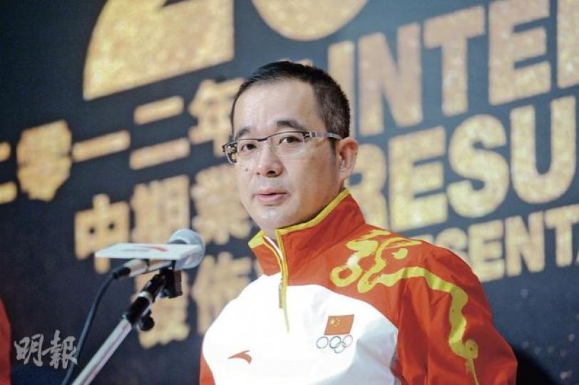 儘管安踏昨日股價飈升17%,但面對上半年盈利大幅下降的業績和內地經濟低迷、內需疲軟的態勢,管理層對短期前景的預期,遠沒有安踏設計的「奧運龍服」那樣喜慶。圖為安踏執行董事兼首席運營官賴世賢。(尹錦恩攝) 儘管安踏昨日股價飈升17%,但面對上半年盈利大幅下降的業績和內地經濟低迷、內需疲軟的態勢,管理層對短期前景的預期,遠沒有安踏設計的「奧運龍服」那樣喜慶。圖為安踏執行董事兼首席運營官賴世賢。(尹錦恩攝)