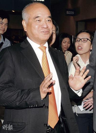 陳茂波捲入劏房風波,身兼扶貧委員會籌備小組成員的鄭家純形容,揭發官員20多年前的事是「雞蛋裏挑骨頭」,不利香港管治。(劉焌陶攝) 陳茂波捲入劏房風波,身兼扶貧委員會籌備小組成員的鄭家純形容,揭發官員20多年前的事是「雞蛋裏挑骨頭」,不利香港管治。(劉焌陶攝)