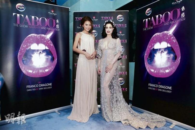 性感女神周秀娜面對脫衣舞女王Dita Von Teese,刻意收起咪咪,以免硬撼。(攝影﹕林蘊兒)即將做媽媽的周家蔚(右)偕莫可欣睇騷。(攝影﹕林蘊兒) 性感女神周秀娜面對脫衣舞女王Dita Von Teese,刻意收起咪咪,以免硬撼。(攝影﹕林蘊兒)即將做媽媽的周家蔚(右)偕莫可欣睇騷。(攝影﹕林蘊兒)
