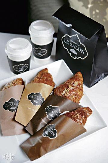 Croissants(左起:栗子、 焦糖、朱古力、Tiramisu)每個$20,餐廳堂食每個$28——牛油和麵粉比例足有1:2,用料甚精,法國麵粉、牛油、marron glace 糖煮栗子、Valrhona朱古力、意大利Lavazza咖啡,焦糖則自己炒,每個$20,物有所值。 (葉思雅攝)牛肉他他配炸薯條 $168——牛肉他他混入慢煮的鵪鶉蛋,連同面層牛肉清湯濃縮成的啫喱拌勻來吃,絕不單調。 (葉思雅攝)法式紅酒燉雞 $228(前),法式燉雜燴$218(後)——雞肉以布根地紅酒、蔬菜湯醃過夜,慢 Croissants(左起:栗子、 焦糖、朱古力、Tiramisu)每個$20,餐廳堂食每個$28——牛油和麵粉比例足有1:2,用料甚精,法國麵粉、牛油、marron glace 糖煮栗子、Valrhona朱古力、意大利Lavazza咖啡,焦糖則自己炒,每個$20,物有所值。 (葉思雅攝)牛肉他他配炸薯條 $168——牛肉他他混入慢煮的鵪鶉蛋,連同面層牛肉清湯濃縮成的啫喱拌勻來吃,絕不單調。 (葉思雅攝)法式紅酒燉雞 $228(前),法式燉雜燴$218(後)——雞肉以布根地紅酒、蔬菜湯醃過夜,慢