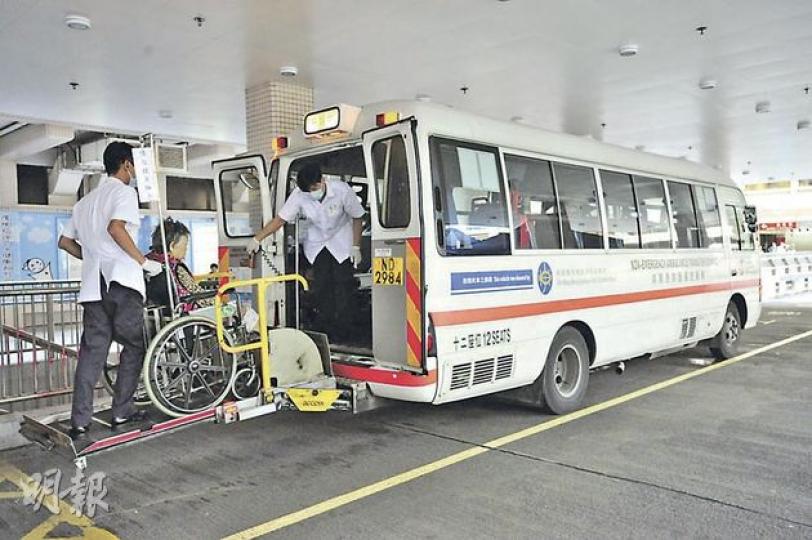 醫管局本年度撥款2800萬元,增購20架非緊急救護服務車,希望能縮短病人出院及轉院之候車時間。(鄧宗弘攝) (明報製圖) 醫管局本年度撥款2800萬元,增購20架非緊急救護服務車,希望能縮短病人出院及轉院之候車時間。(鄧宗弘攝) (明報製圖)