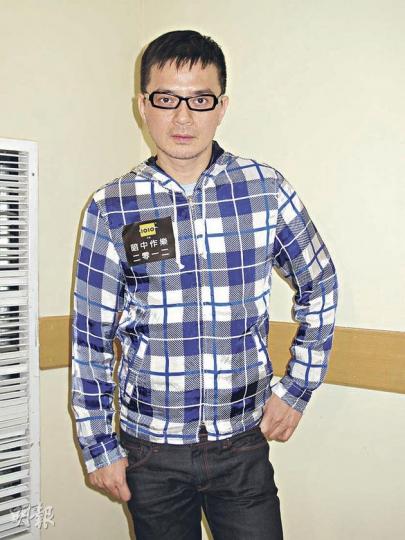 黃耀明笑言在黑暗中唱歌不禁有點睡意。(攝影/記者:李潔盈) 黃耀明笑言在黑暗中唱歌不禁有點睡意。(攝影/記者:李潔盈)