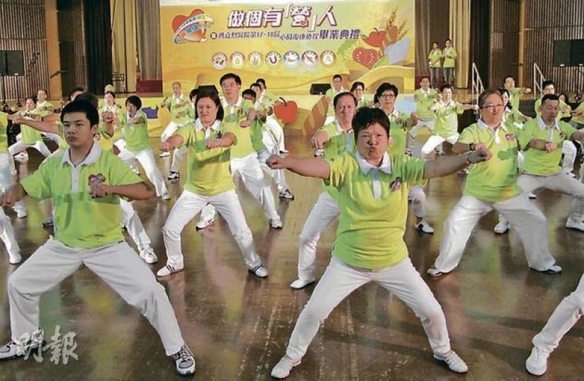 瑪嘉烈醫院在心臟病數據調查發布會上邀請100人示範強身氣功,鼓勵心臟病人做運動強壯心肺功能。(莫凱琳攝) 瑪嘉烈醫院在心臟病數據調查發布會上邀請100人示範強身氣功,鼓勵心臟病人做運動強壯心肺功能。(莫凱琳攝)