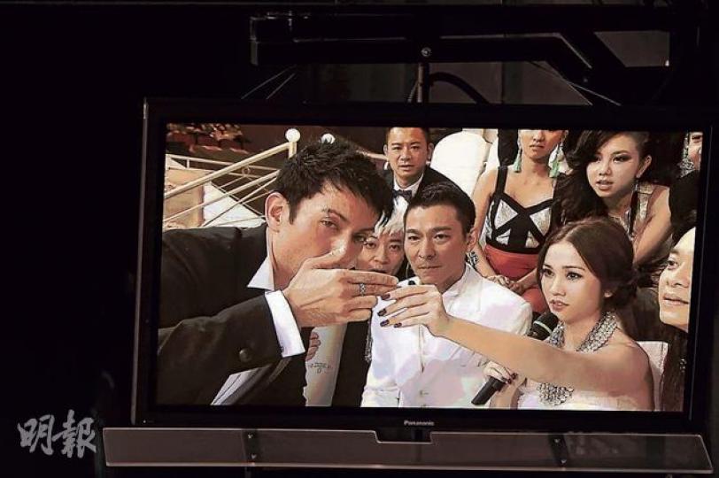 魔術師Cyril借用謝安琪玉手表演魔術,連劉德華也看得目瞪口呆。(攝影:鍾偉茵、梁迺楠) 魔術師Cyril借用謝安琪玉手表演魔術,連劉德華也看得目瞪口呆。(攝影:鍾偉茵、梁迺楠)